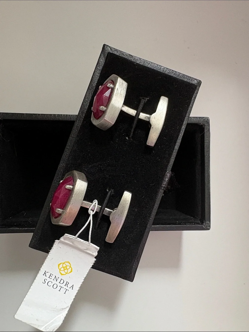 NWT [Kendra Scott] Elijah Faceted Red w/ Vintage Silver Tone Cufflinks — RARE!